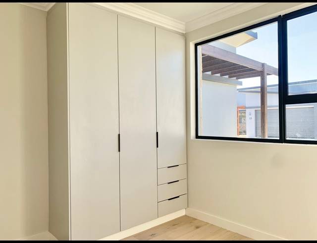 4 BEDROOM TOWNHOUSE FOR SALE IN SALT ROCK